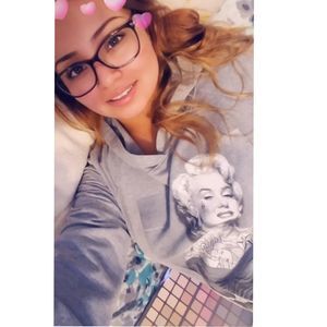 Meet your Posher, Cecilia